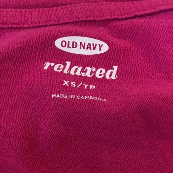 💫4/30 OLD NAVY Relaxed Fit Scoop Neck Fuchsia Tee - Picture 6 of 6